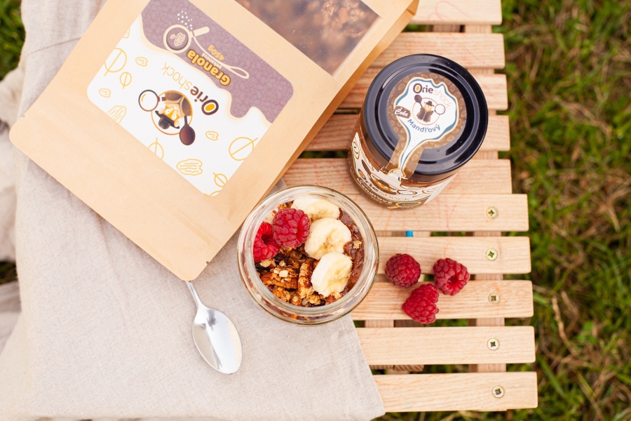 Sladké raňajky s mandľovým krémom